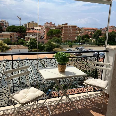Apartamento Aria Luce Mare San Bartolomeo Al Mare Exterior foto