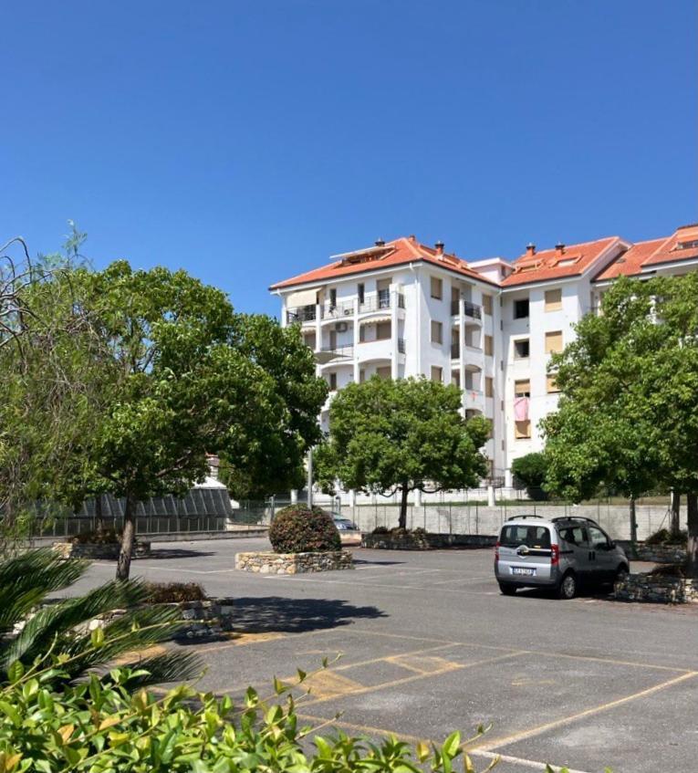 Apartamento Aria Luce Mare San Bartolomeo Al Mare Exterior foto